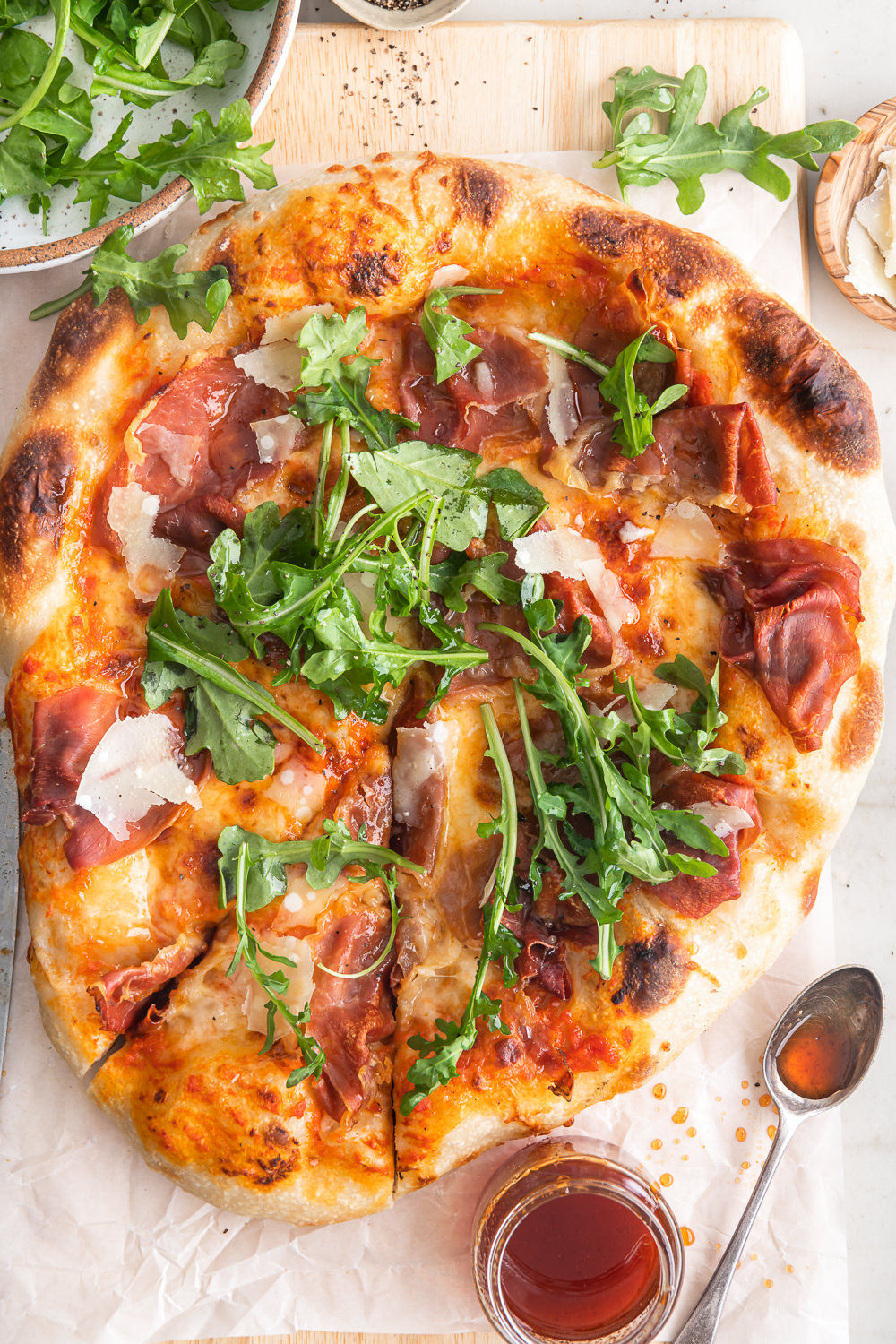 Prosciutto Pizza With Arugula With Spice