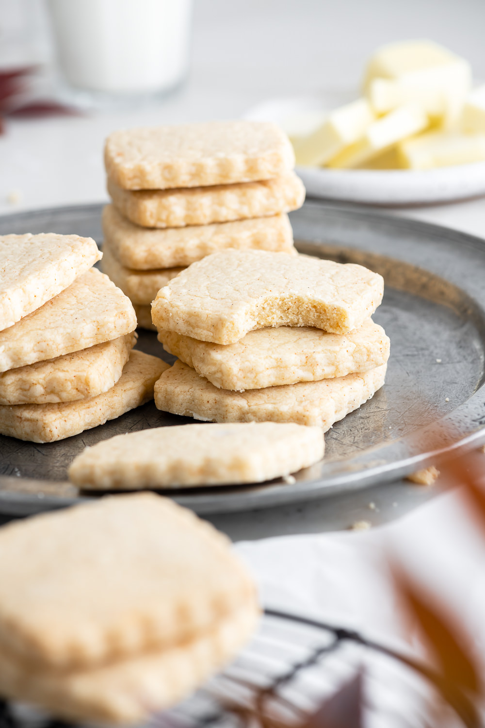 https://www.withspice.com/wp-content/uploads/2023/08/brown-butter-shortbread-recipe.jpg