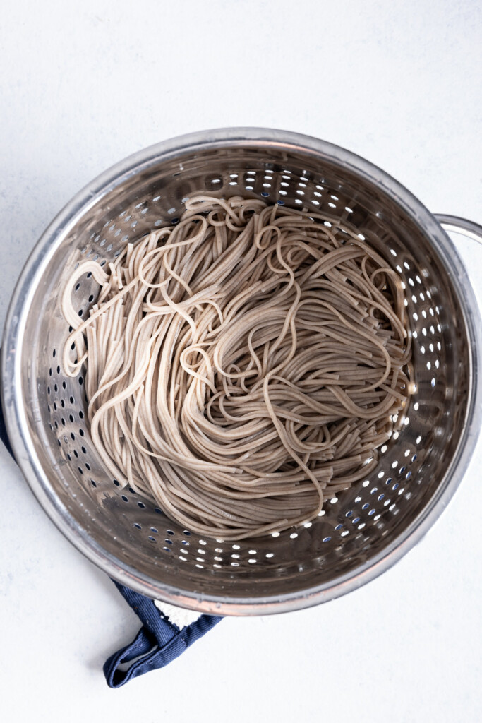 2_cook and rinse soba noodles