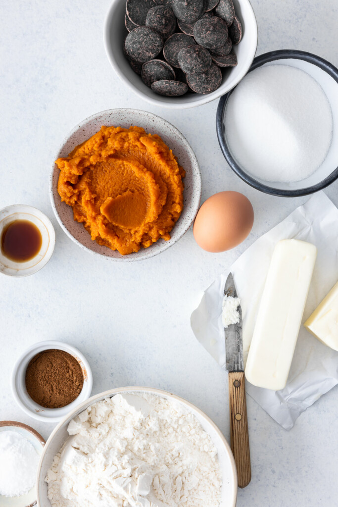 ingredients_pumpkin puree, butter, sugar, pumpkin pie spice, flour, chocolate